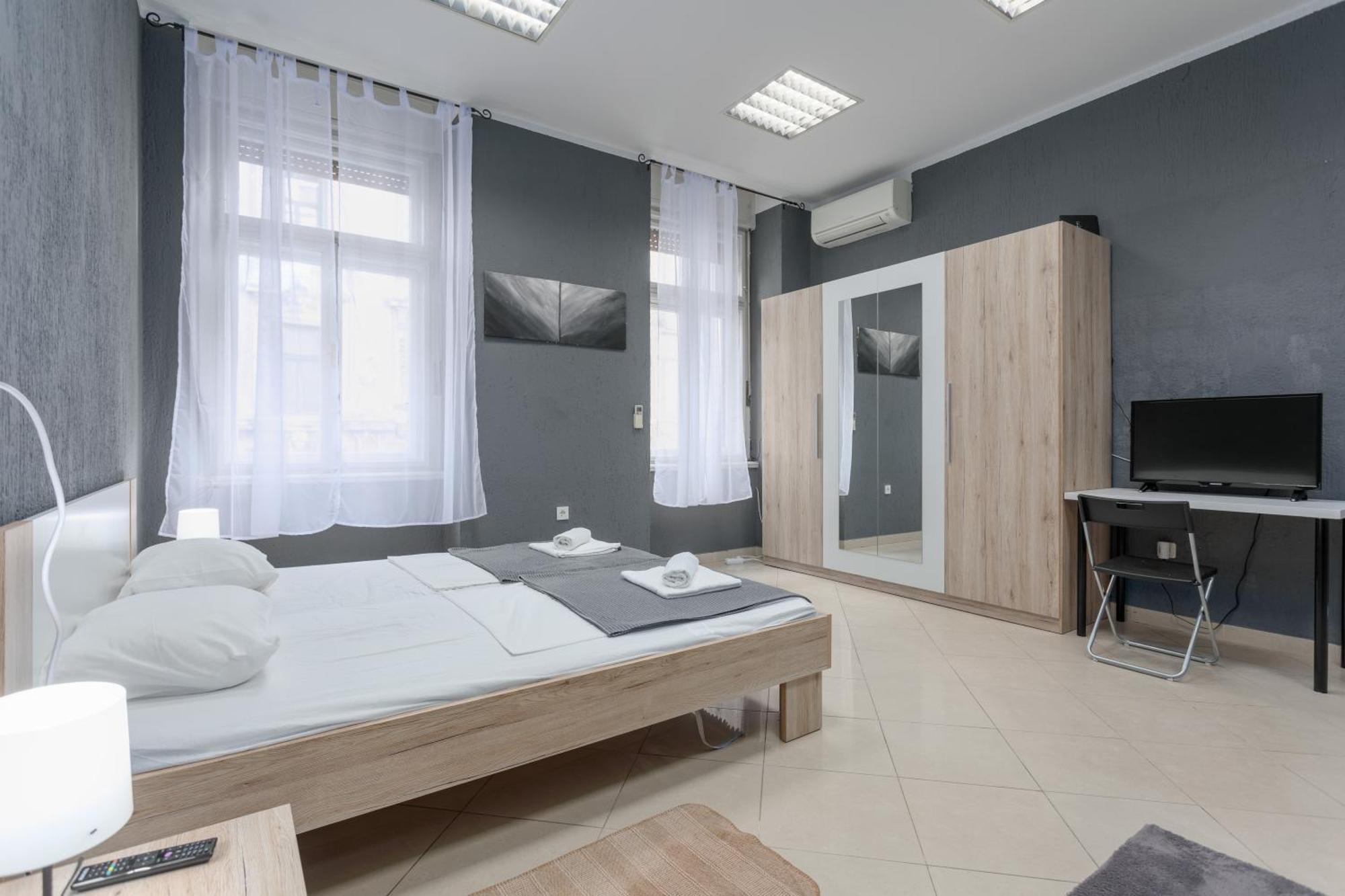 Pyramid Apartman *